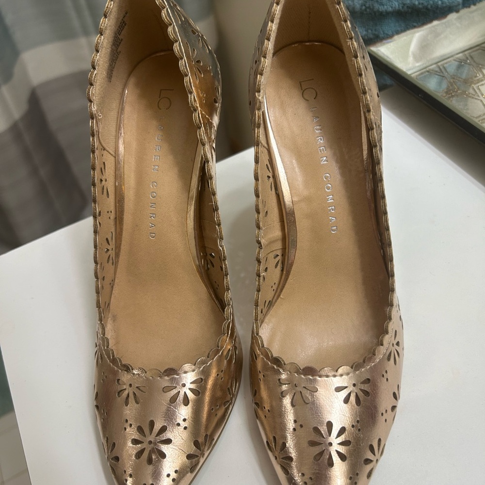 Rose Pumps 8.5